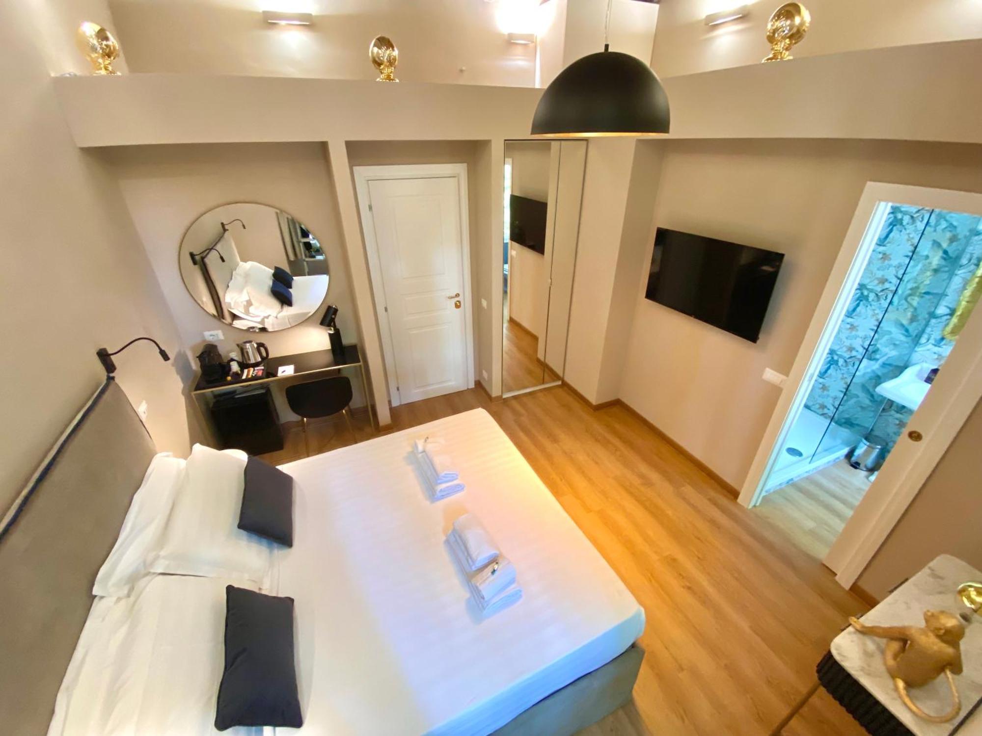 Queen Of Rome Luxury Rooms Exterior photo