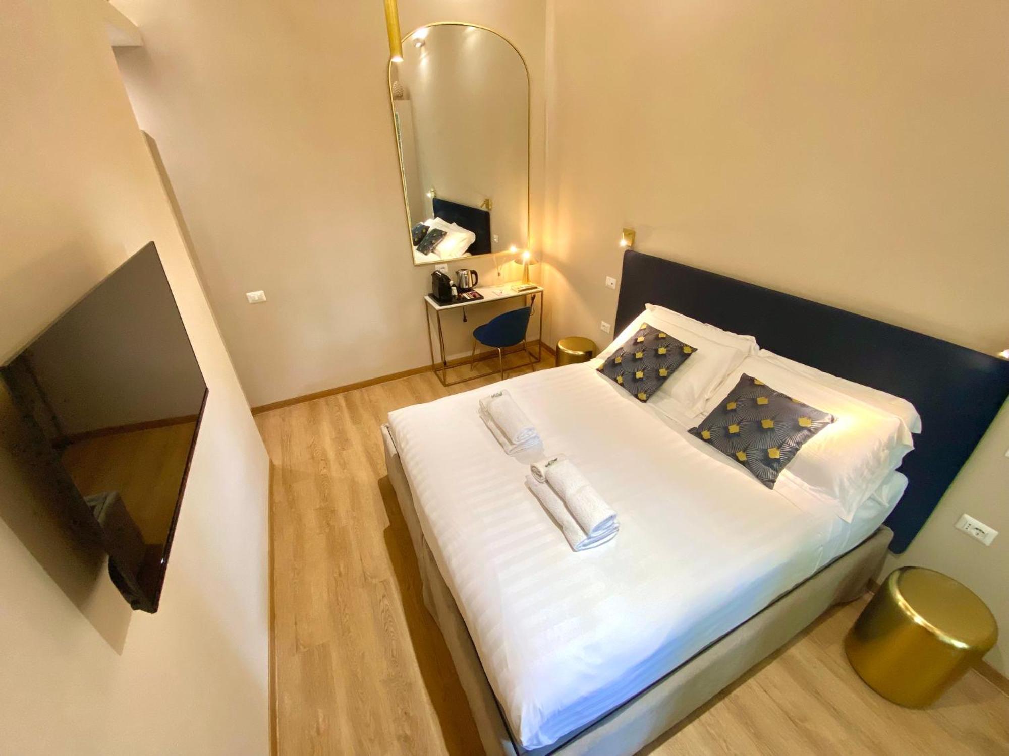 Queen Of Rome Luxury Rooms Exterior photo