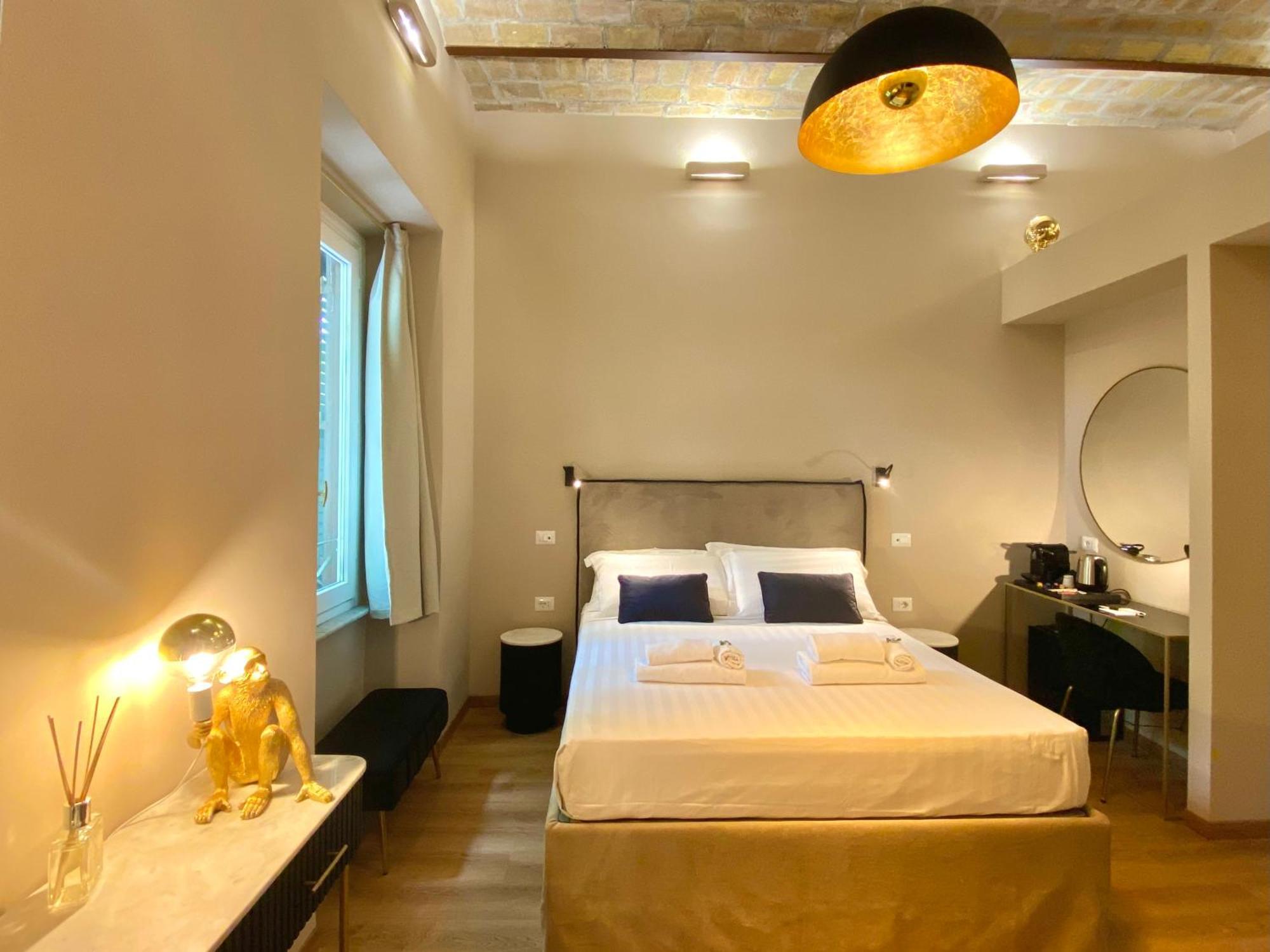 Queen Of Rome Luxury Rooms Exterior photo