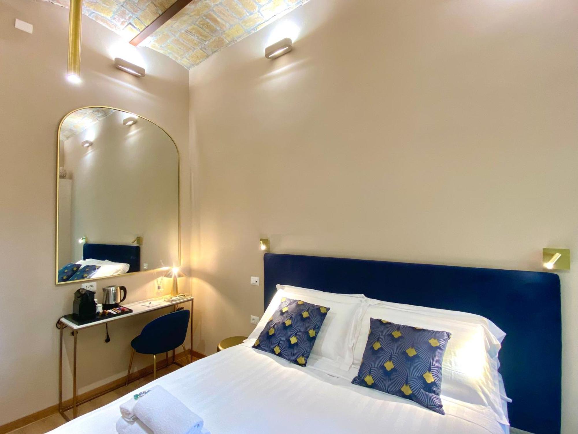 Queen Of Rome Luxury Rooms Exterior photo