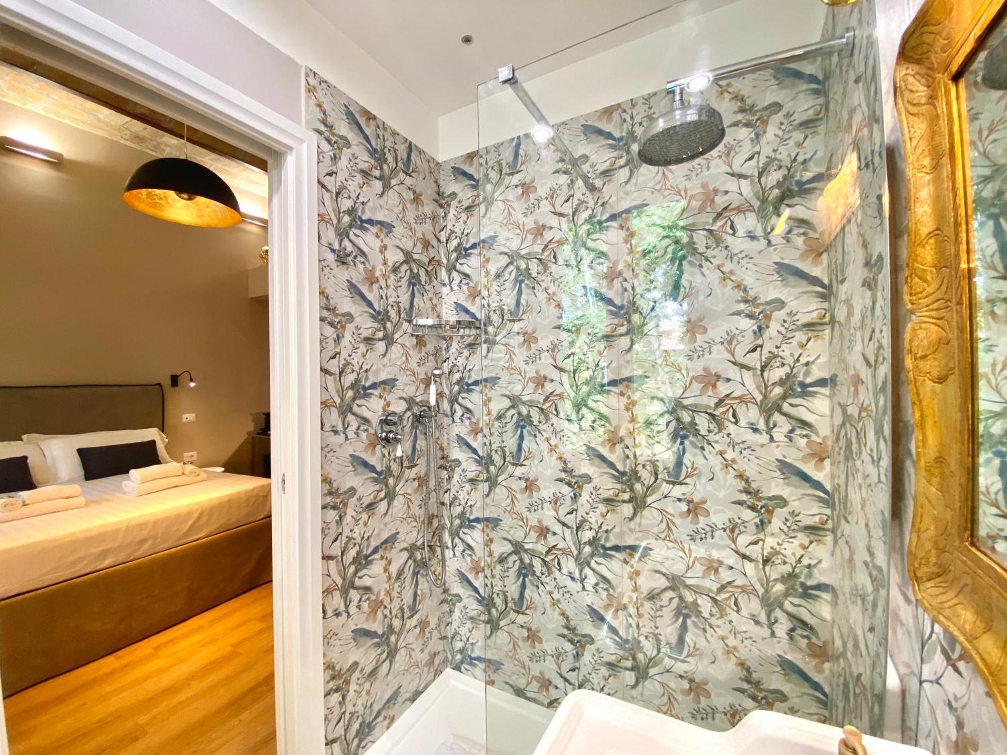 Queen Of Rome Luxury Rooms Exterior photo