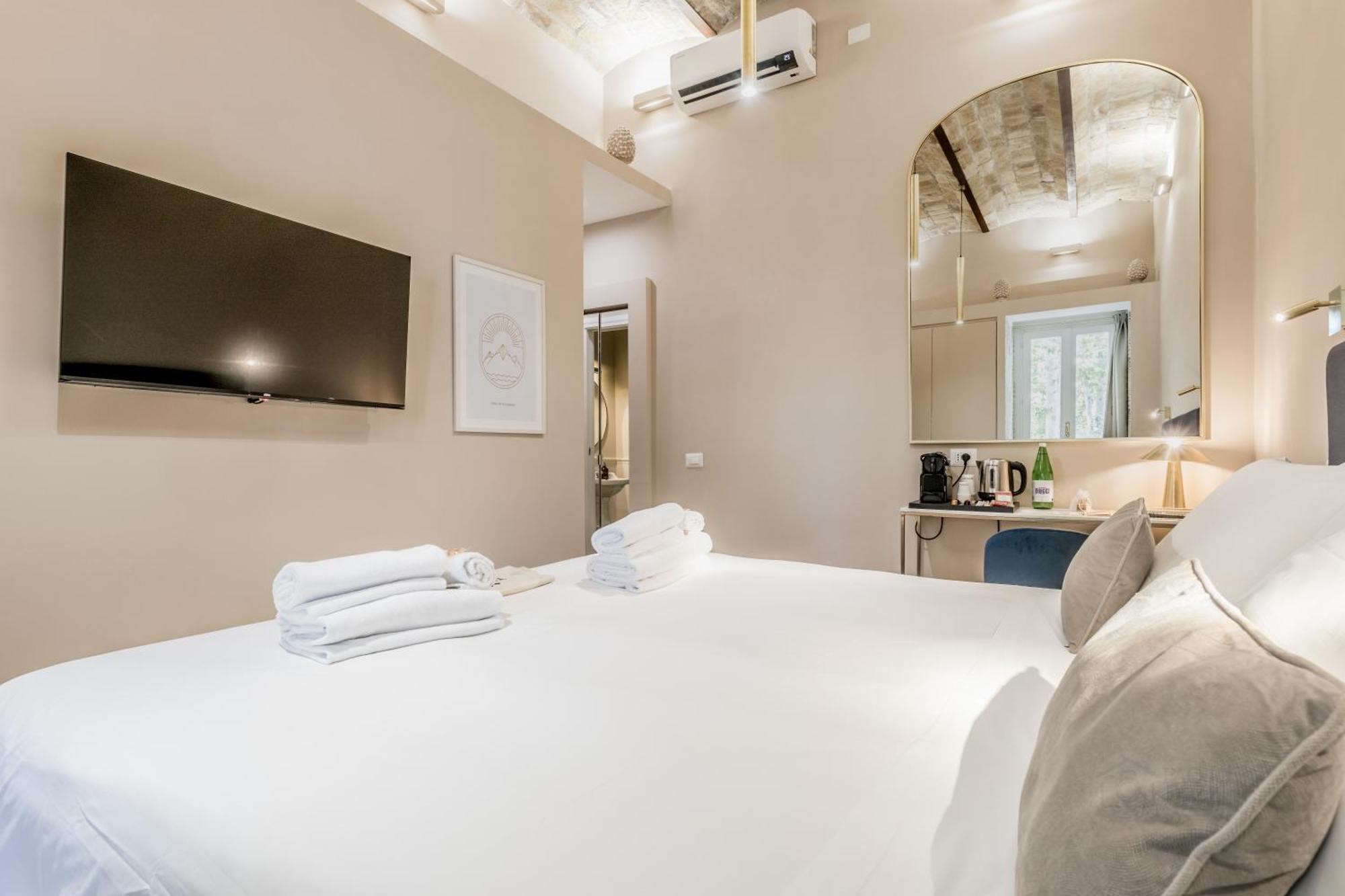 Queen Of Rome Luxury Rooms Exterior photo