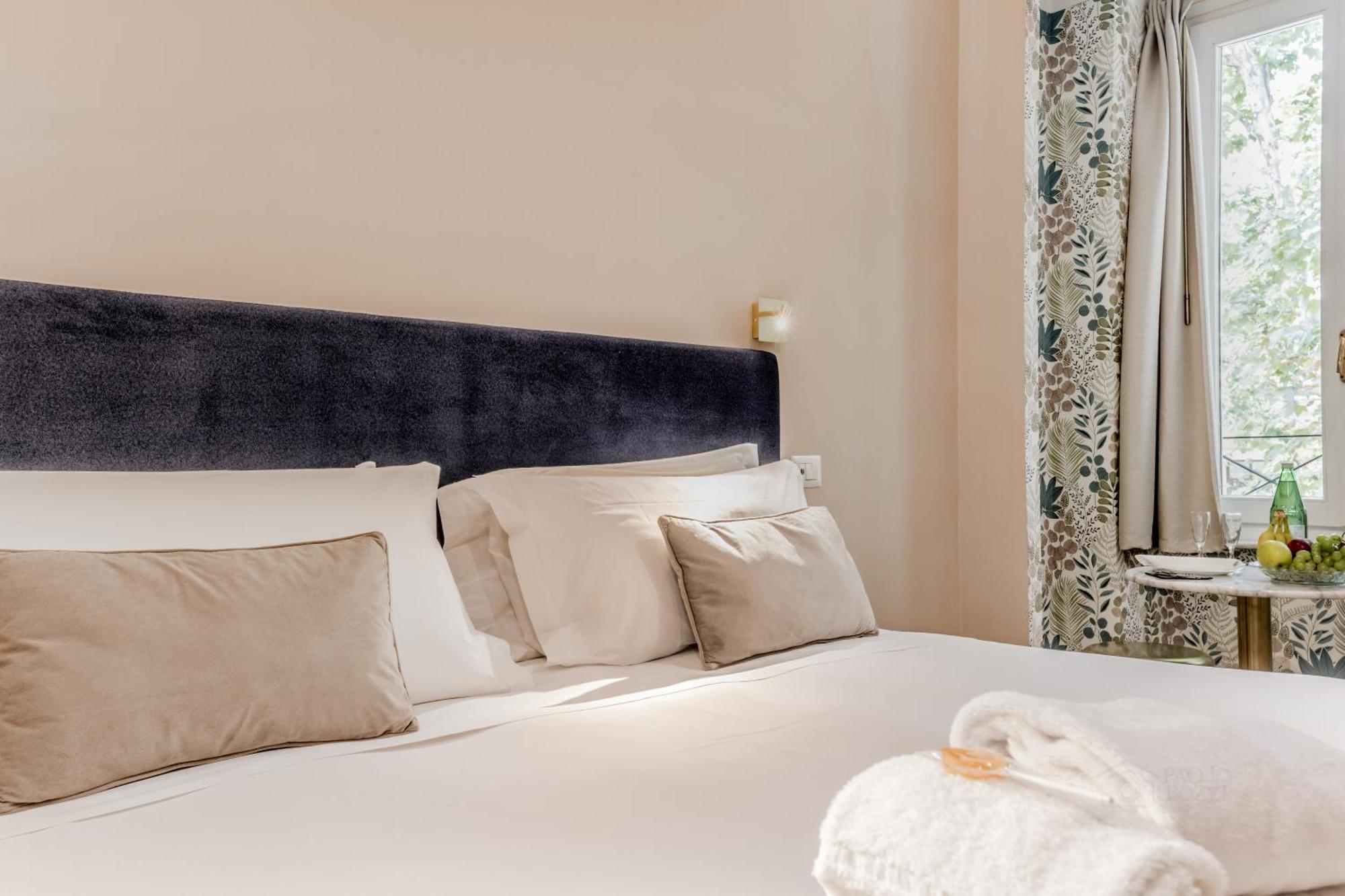 Queen Of Rome Luxury Rooms Exterior photo