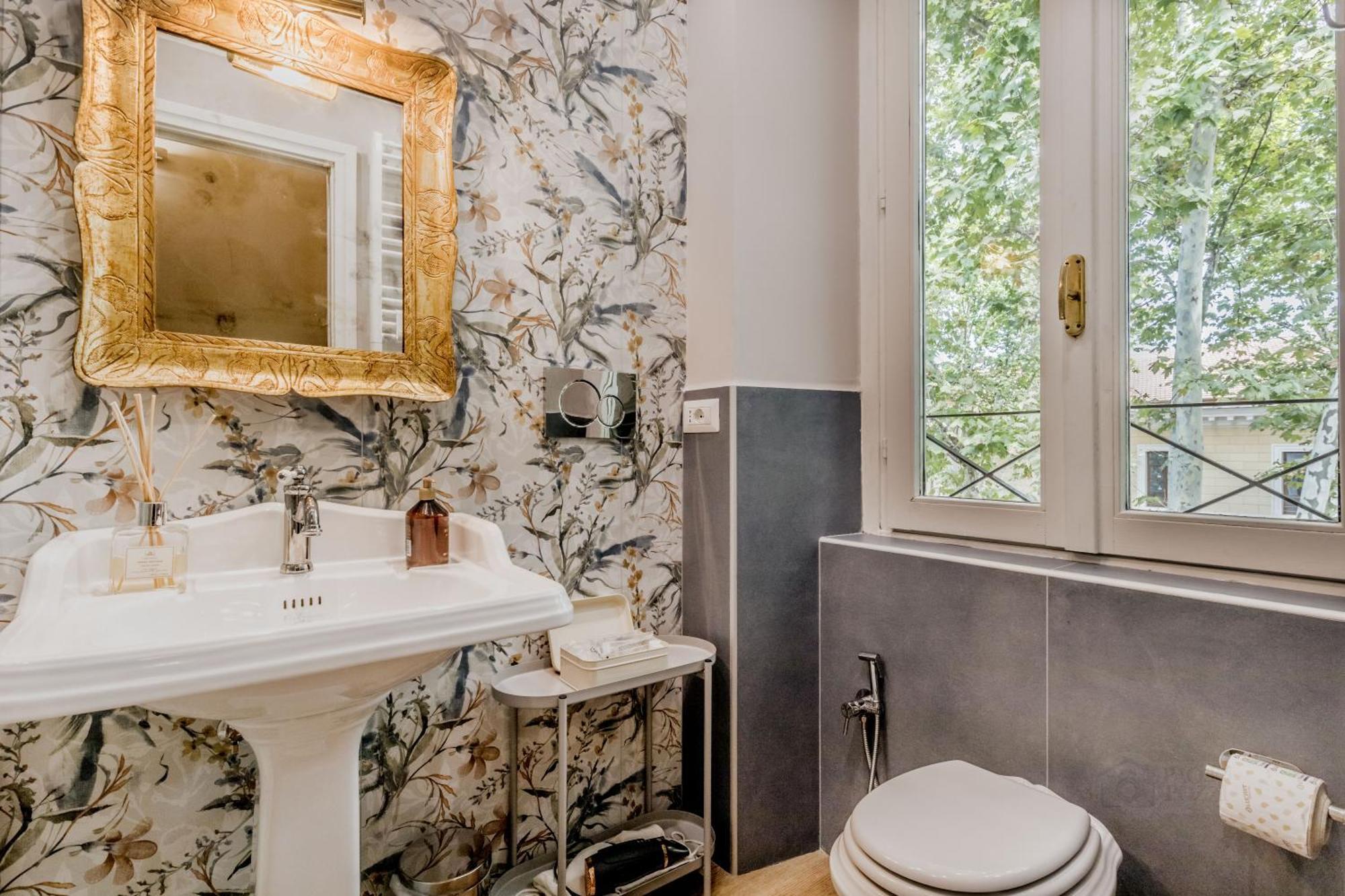 Queen Of Rome Luxury Rooms Exterior photo