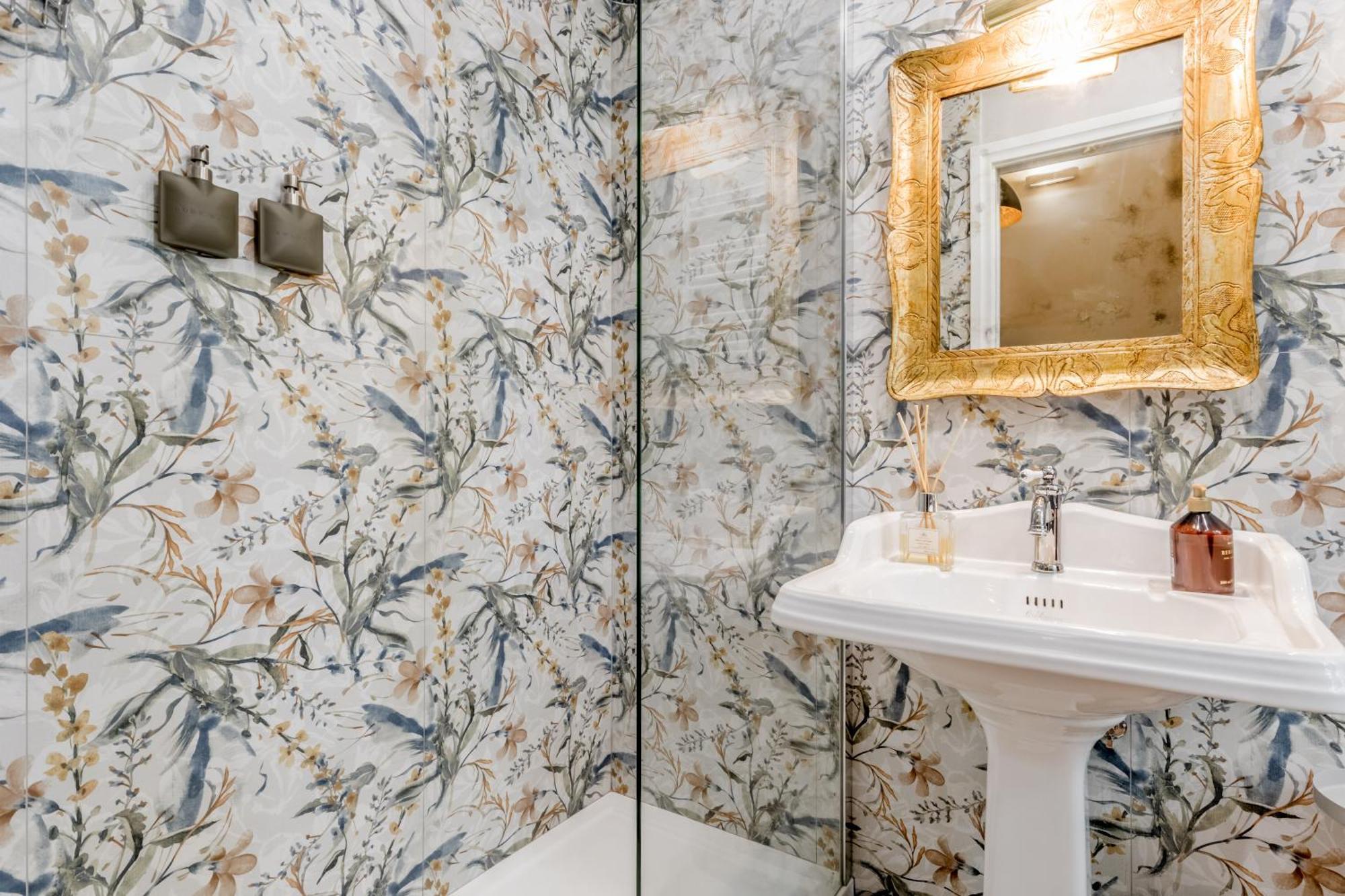 Queen Of Rome Luxury Rooms Exterior photo