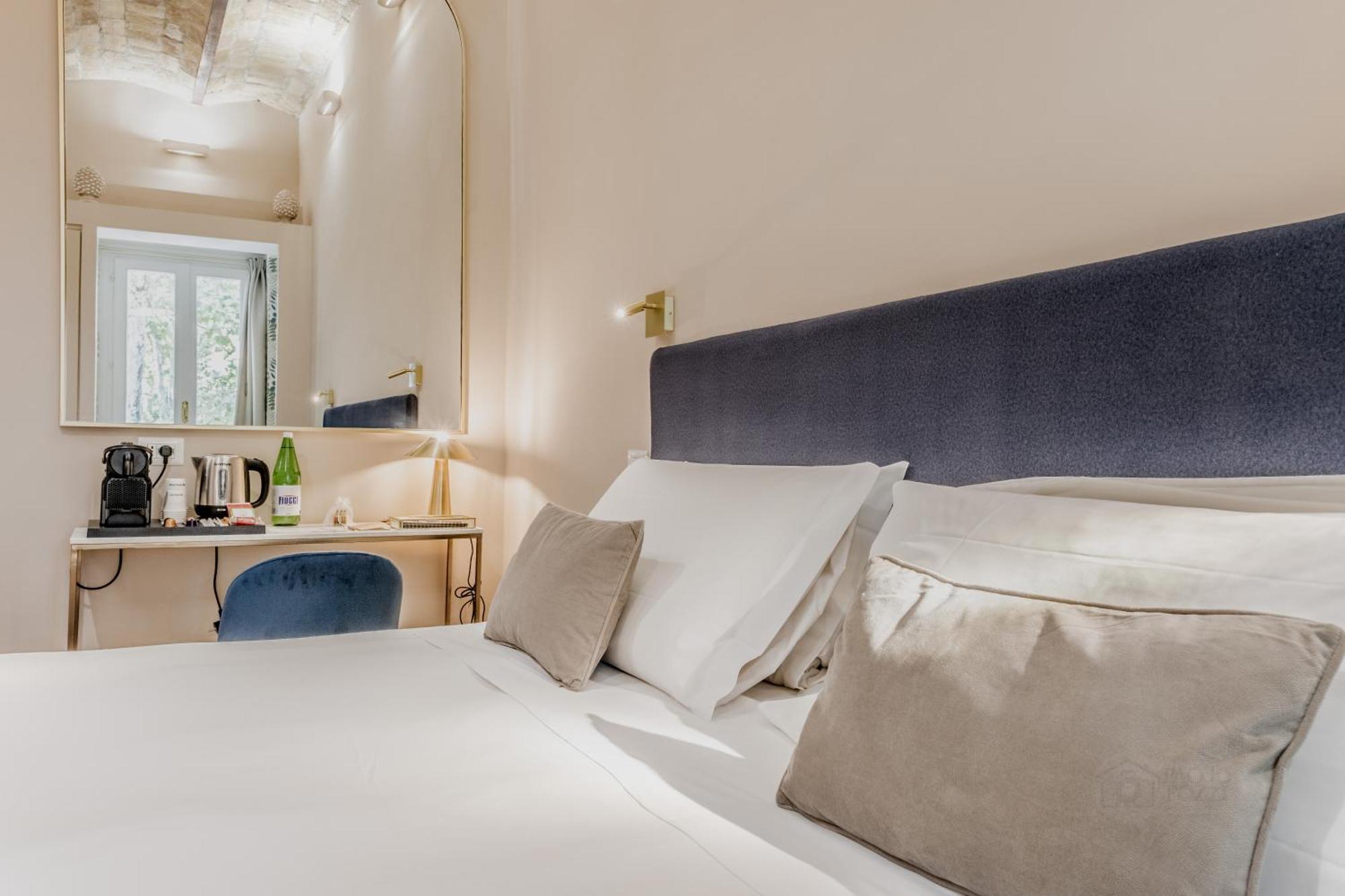 Queen Of Rome Luxury Rooms Exterior photo