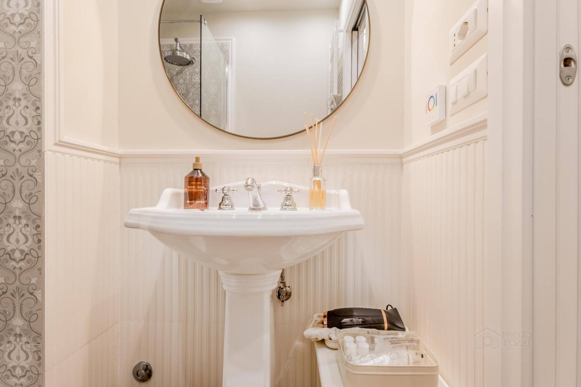 Queen Of Rome Luxury Rooms Exterior photo